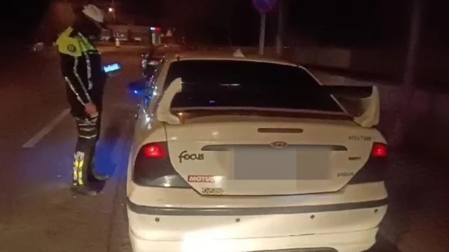 Abartı egzozlu ve hatalı park eden 215 araca 81 bin TL para cezası