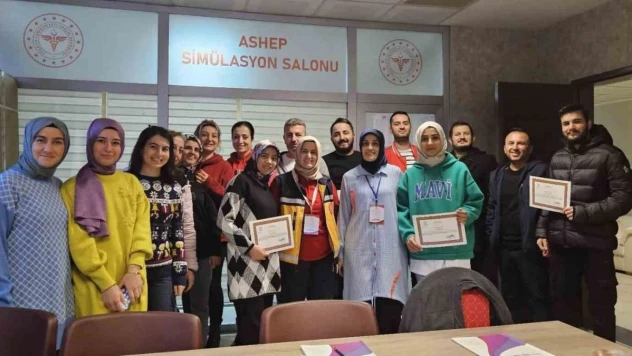 Acil sağlık çalışanlarına doğum vakalarına müdahale eğitimi