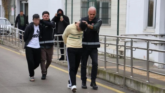 Adana'da 'Baygaralar' çetesinin 2 firari üyesi çiftlik evinde yakalandı