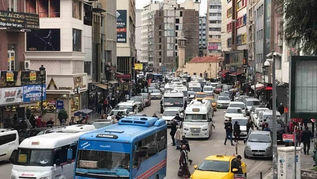Adana'da taşıt sayısı arttı, korna sesi çileye döndü