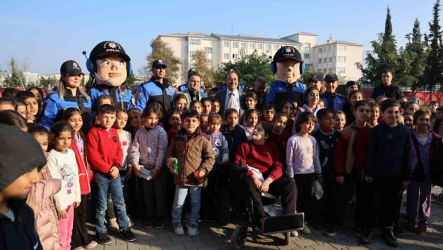 Adana Emniyet Müdürü öğrencilerle bir araya geldi