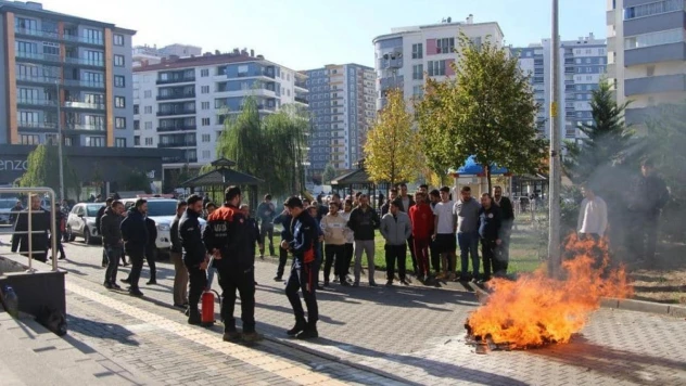 AFAD ekiplerinden öğrencilere uygulamalı yangın eğitimi