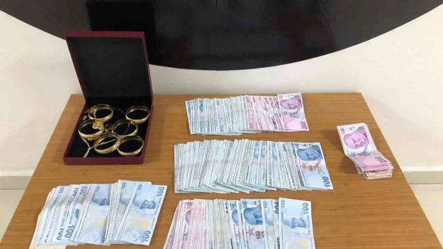 Ağlarına düşürdükleri vatandaşı dolandıran sahte jandarmalar yakayı ele verdi