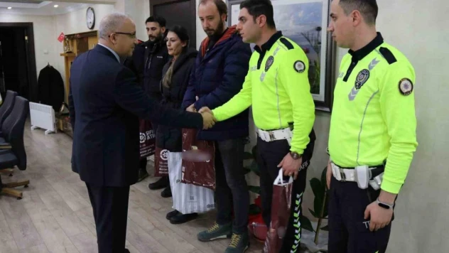 Ağrı'da başarılı emniyet personeli ödüllendirildi