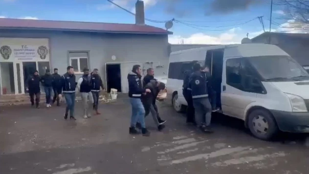 Ağrı'da göçmen kaçakçılarına darbe: 4 gözaltı