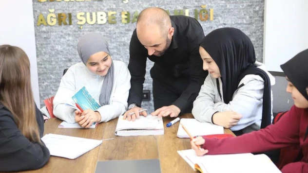 Ağrı'da, İş Sendikası'nın hizmetiyle üniversite hayalleri gerçek oluyor