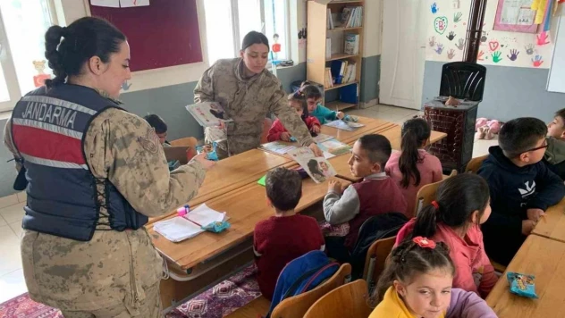 Ağrı'da jandarmadan 'mahremiyet' eğitimi