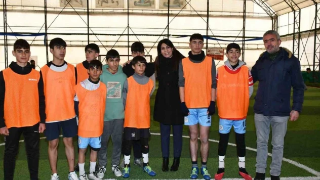 Ağrı'da öğrenciler ara tatilde futbol heyecanı yaşadı