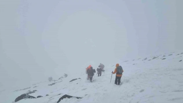 Ağrı Dağı turistleri ağırlamaya devam ediyor