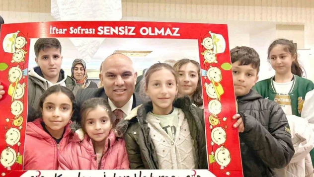 Ağrılı yetimler Kızılay'ın iftar sofrasında buluştu