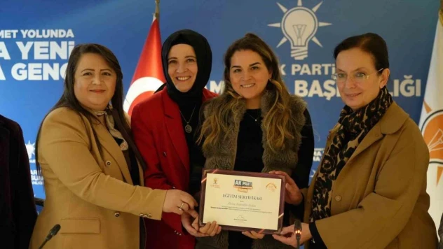 AK kadınlar siyaset akademisi sertifikalarını aldılar