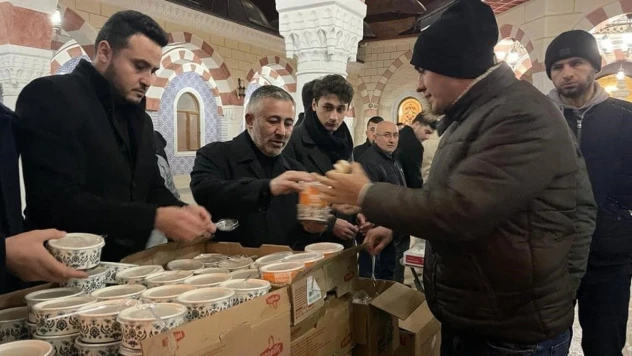 AK Parti'den şehitler için helva dağıtımı yapıldı