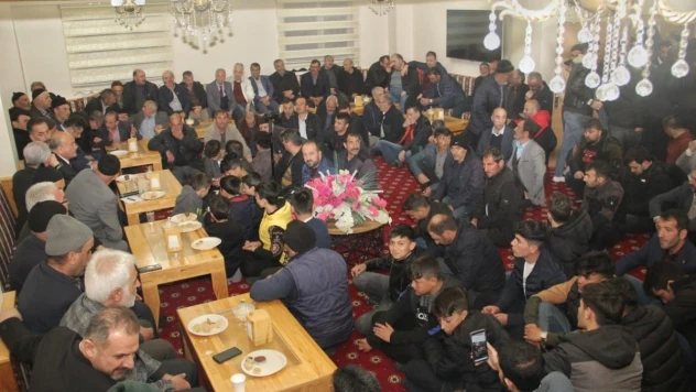 AK Parti teşkilatları Akyazı'da vatandaşlarla bir araya geldi