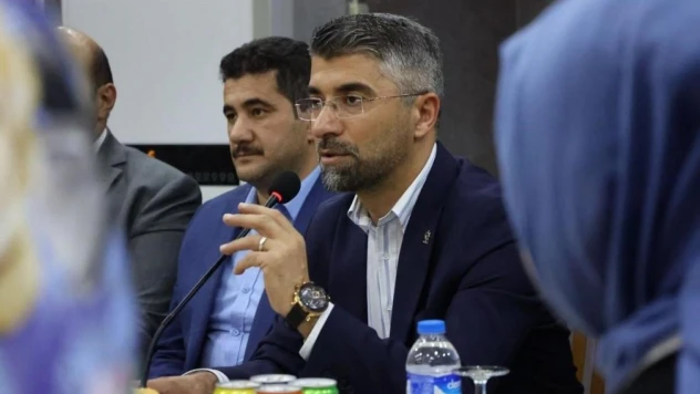 AK Parti yönetimi Aziziye'de toplandı