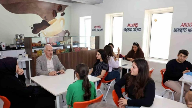 Akdeniz Belediyesinden üniversiteyi kazanan öğrencilere destek