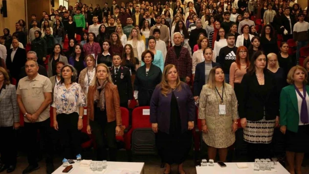 Akdeniz Üniversitesi'nde Cumhuriyet'in 100. yılında kadın hakları konuşuldu