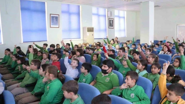 Akhisar'lı 800 öğrenci su tasarrufu gönüllüsü oldu