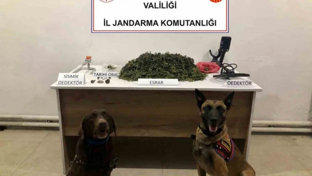 Akrabalarının bıraktığı işi devam ettirmek isteyen zehir tacirleri yakayı ele verdi