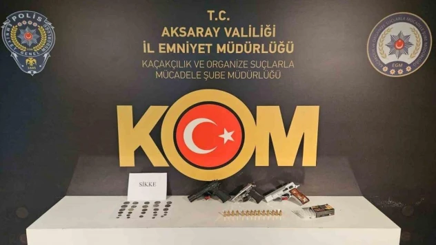 Aksaray'da polisin operasyonunda silahlar ve tarihi eser ele geçirildi