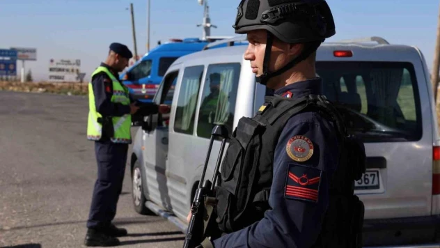 Aksaray jandarmadan uzun namlulu silahlarla denetim