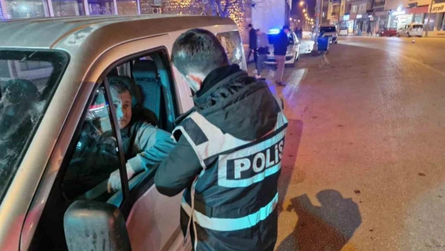 Alaca'da polisten yeni yılda 'şok' uygulama