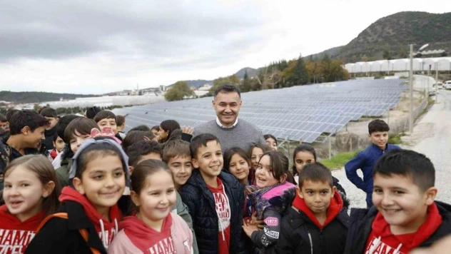 Alanya Belediyesi Güneş Enerji Santrali öğrencileri ağırladı