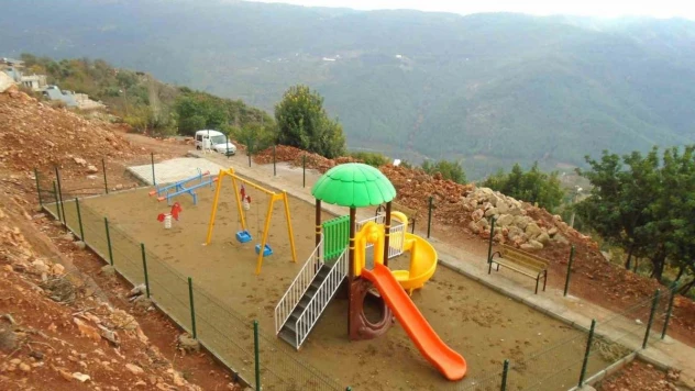 Alanya Belediyesi'nden 4 mahalleye daha yeni çocuk parkı