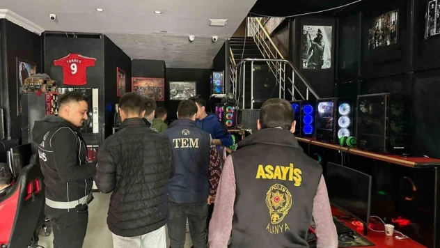 Alanya'da okul servis araçları ve okul çevrelerinde denetim