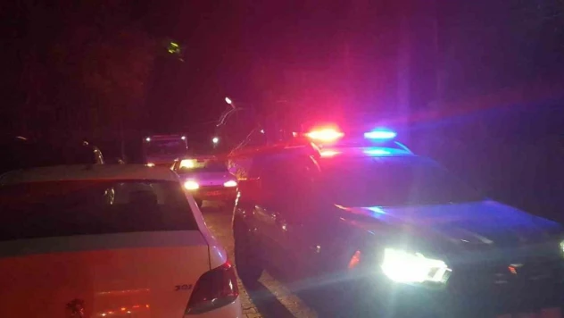 Alanya'da tadilatta olan 3 katlı boş otel lojmanı çöktü