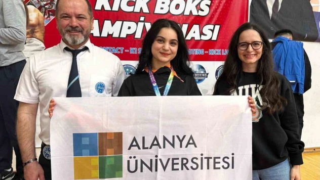 Alanya Üniversitesi'nde bronz madalya sevinci
