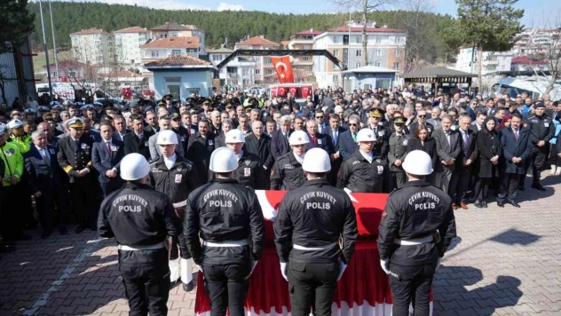 Alkollü sürücünün çarparak şehit ettiği polis memuru için tören