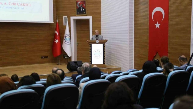 ALKÜ'de akreditasyon ve kalitenin önemi anlatıldı