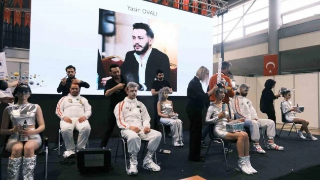 Alper Gezeravcı'dan aldıkları ilham ile 'Uzay' konseptli gösteri yaptılar