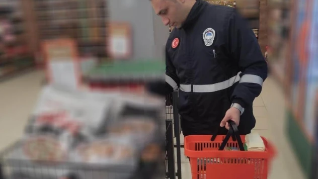Altınova'da marketlere Ramazan denetimi