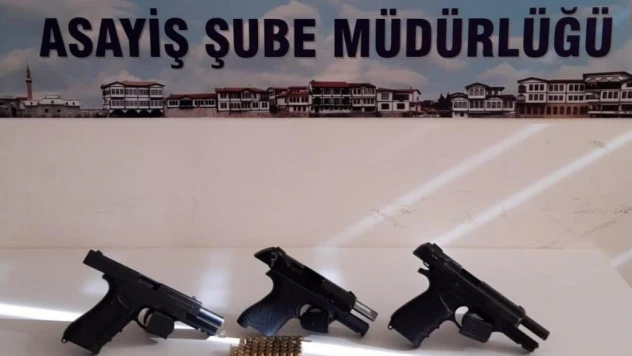 Amasya'da polisten sanal devriyede operasyon: 3 gözaltı