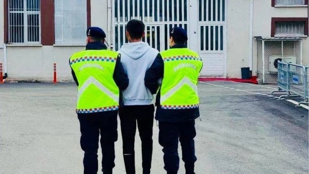 Amasya'da uyuşturucudan 22,5 yıl hapis cezası bulunan şahıs jandarmaya yakalandı