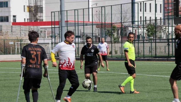Ampute Milli Takımı ve Gölbaşı protokolü arasında farkındalık maçı