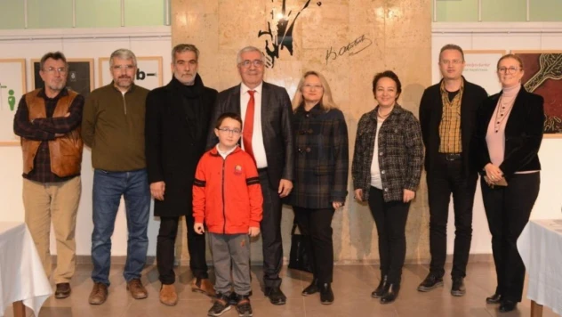 Anadolu Üniversitesi EMYO'da 'Hayata Bağlı Ol' sergisi açıldı