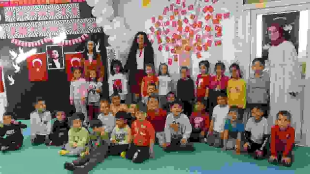 Anaokulu Öğrencilerinden Cumhuriyet'in 100. yıl etkinliği
