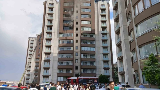 Ankara'da 14 katlı binada çıkan yangında mahsur kalan anne ile oğlu kurtarıldı