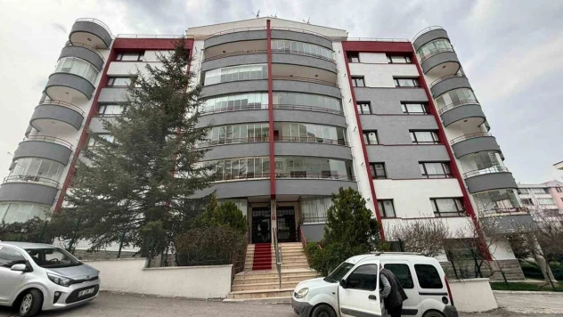 Ankara'da cinnet geçiren koca, karısını öldürüp çocuğunu ağır yaraladı