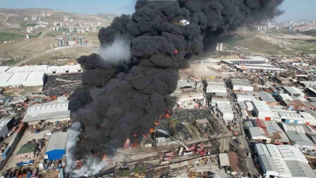 Ankara'da Hurdacılar Sitesi'ndeki yangında gökyüzünü siyah dumanlar kapladı