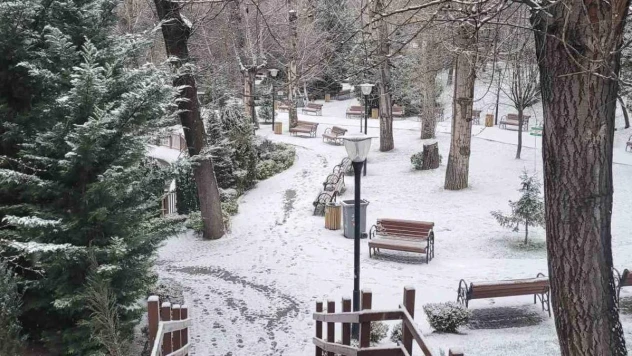 Ankaralılar yeni güne karla uyandı