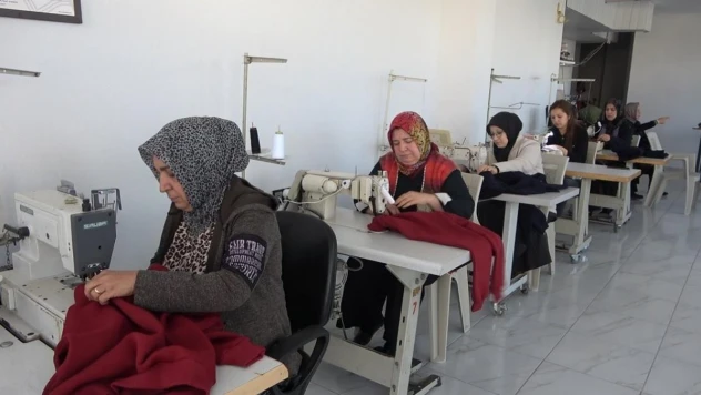 Anne sevgisiyle dikilen kıyafetler Gazze'deki çocukları ısıtacak