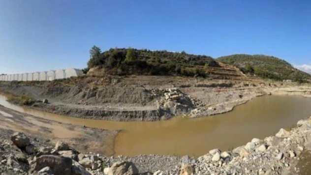 Antalya'da dereden, kaçak kum ve çakıl alındığı iddiası