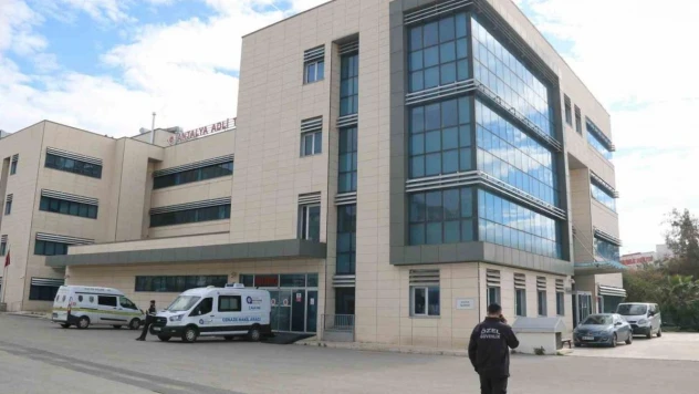 Antalya'da korkunç cinayet: 3 çocuk annesi kadını 17 yerinden bıçaklayarak öldürdü