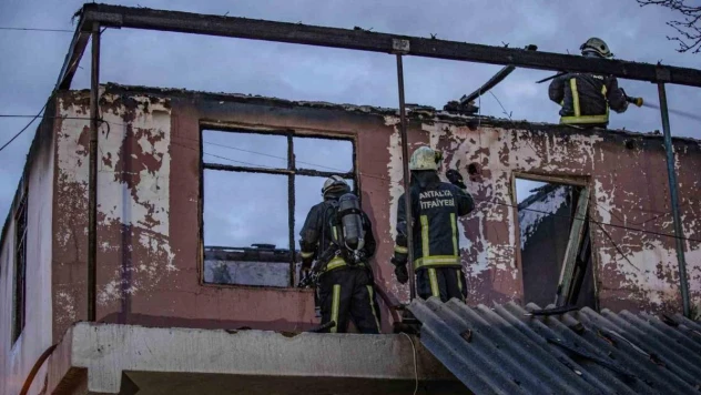 Antalya'da müstakil ev alev topuna döndü