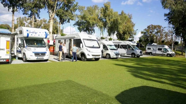 Antalya'da sıcak hava karavan turizmini canlandırdı