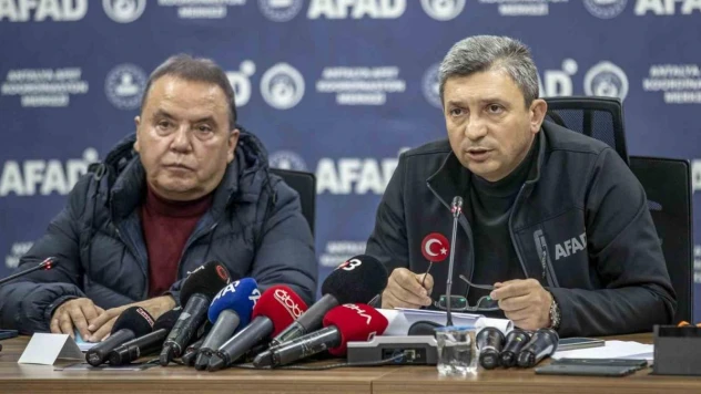 Antalya'da tahliye edilen 7 binadaki 66 aile TSK'nın tesislerinde misafir ediliyor