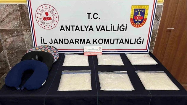 Antalya'da yolcu yastığına saklı 6 kilo uyuşturucu madde ele geçirildi